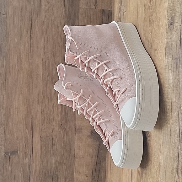 Converse Shoes - Converse platform High Top Brand new.